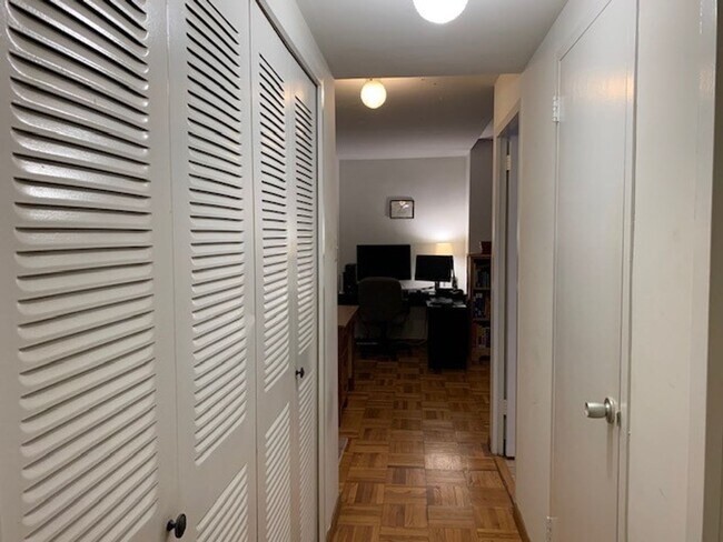 Foto del edificio - 4000 Tunlaw Rd NW