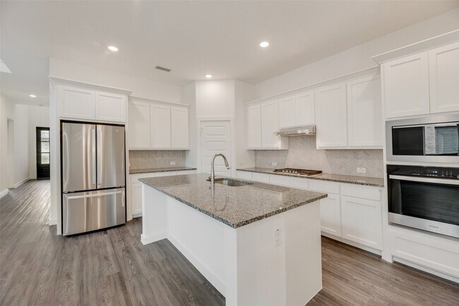 Foto del edificio - 15543 Fringe Tree Rd