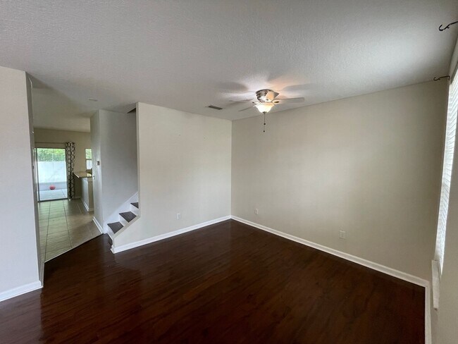 Foto del edificio - Charming Townhouse in Bustling Wesley Chapel!