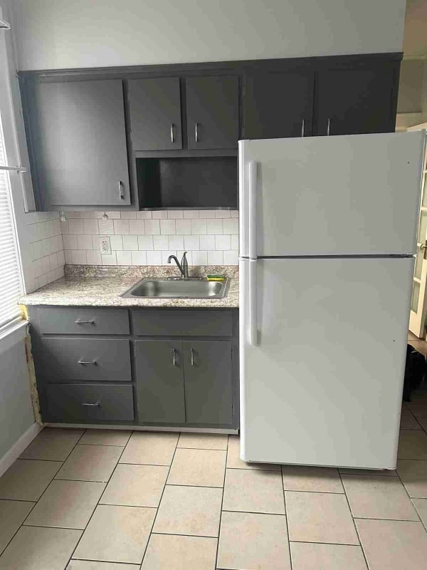 Building Photo - 204 W 16th St