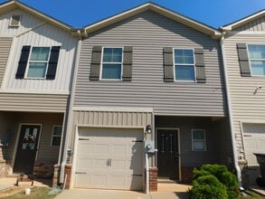 Building Photo - 672 The Heights Ln