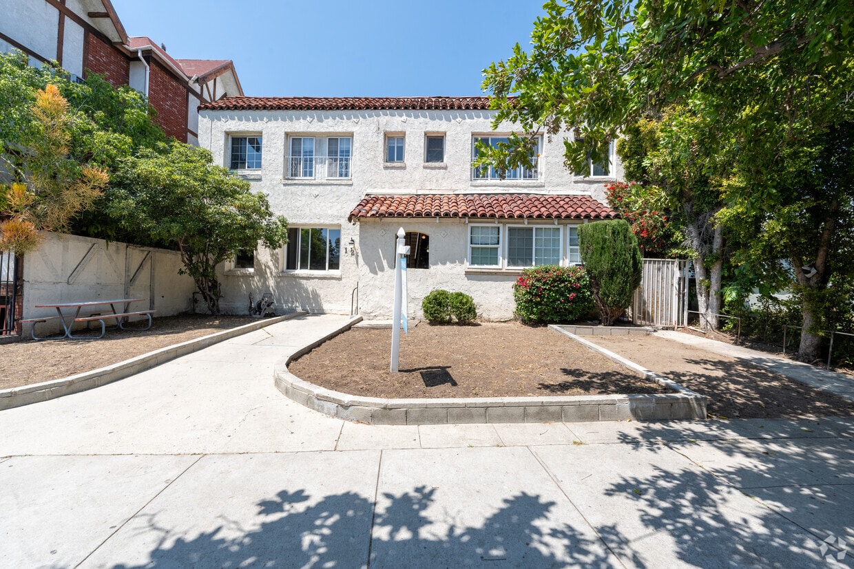 125 Chestnut St. Glendale, CA - 125 W Chestnut St