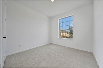 Building Photo - 42710 Loma Vista Ct