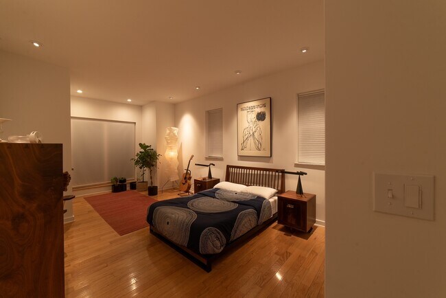Primary bedroom - 1516 S Broad St