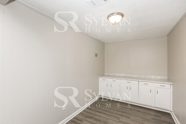 Building Photo - One-level living in this 4 BR, 2 BA home