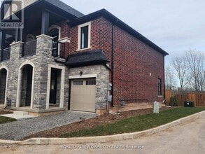 Building Photo - 7432 Baycrest Cmn