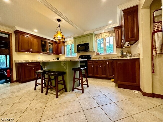 Foto del edificio - 261 Brooklake Rd