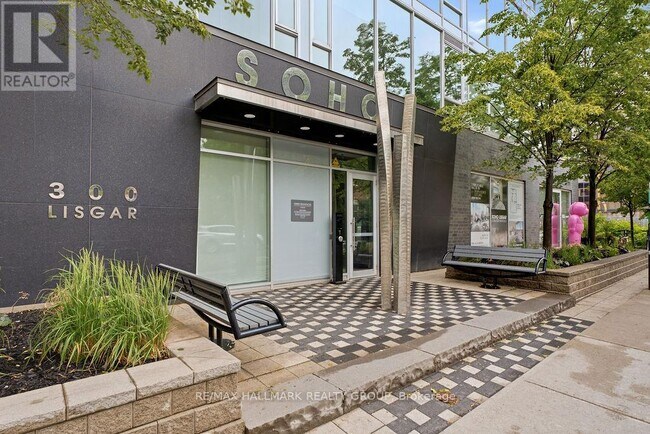 Photo du bâtiment - 300 Lisgar St