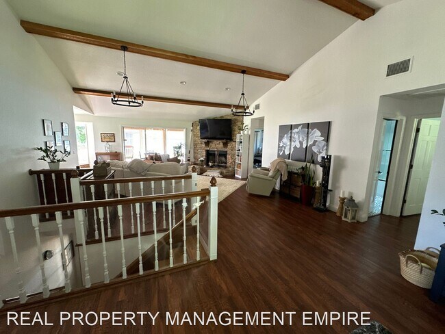 Building Photo - 3 br, 3 bath House - 128 W Juliana Way