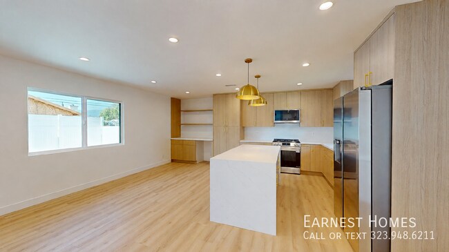 Building Photo - 16701 Chatsworth St