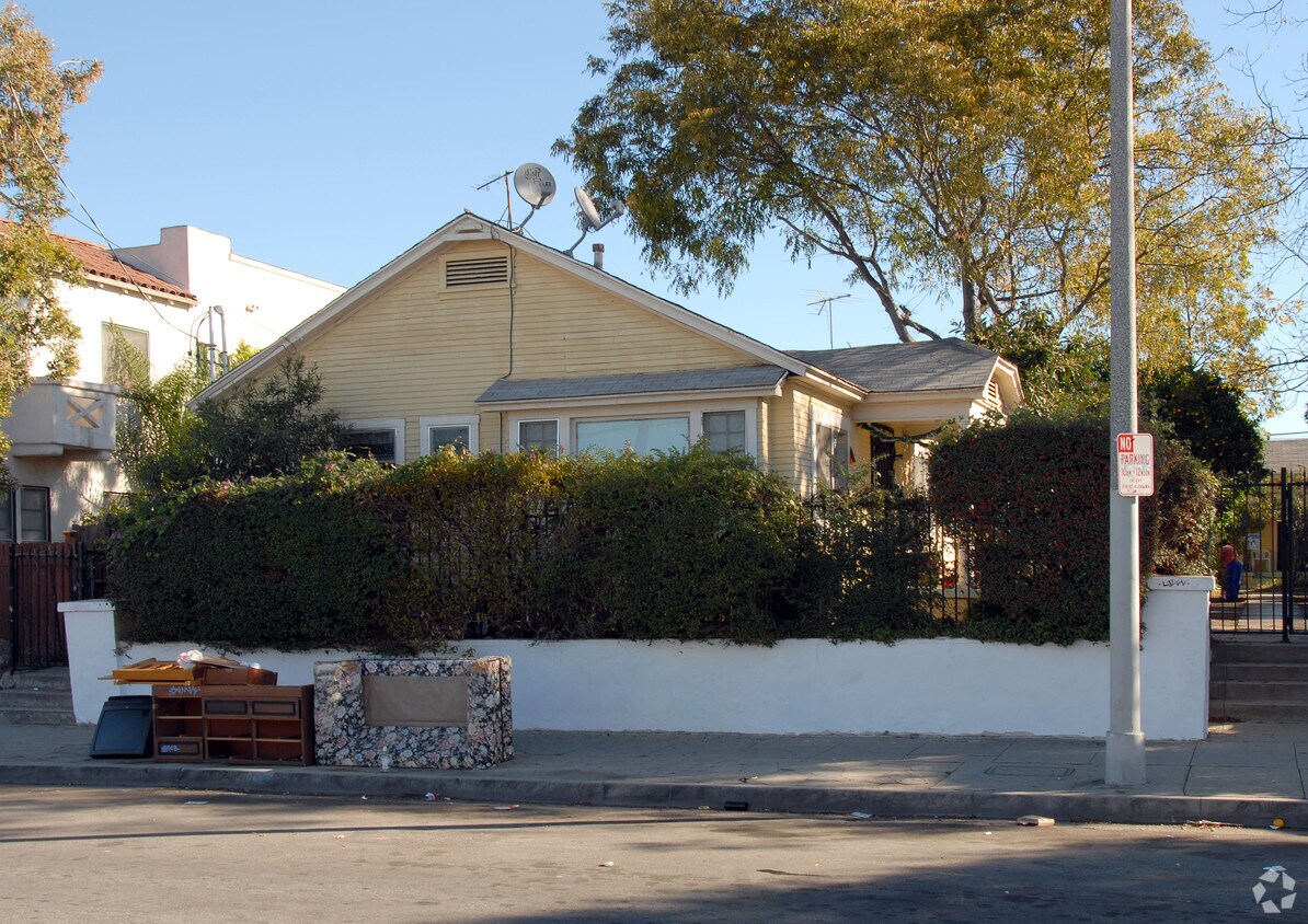 Foto del edificio - 1162-1170 1/2 N Madison Ave