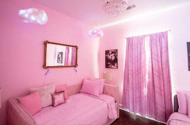 Foto del edificio - 2431 Almonaster Ave