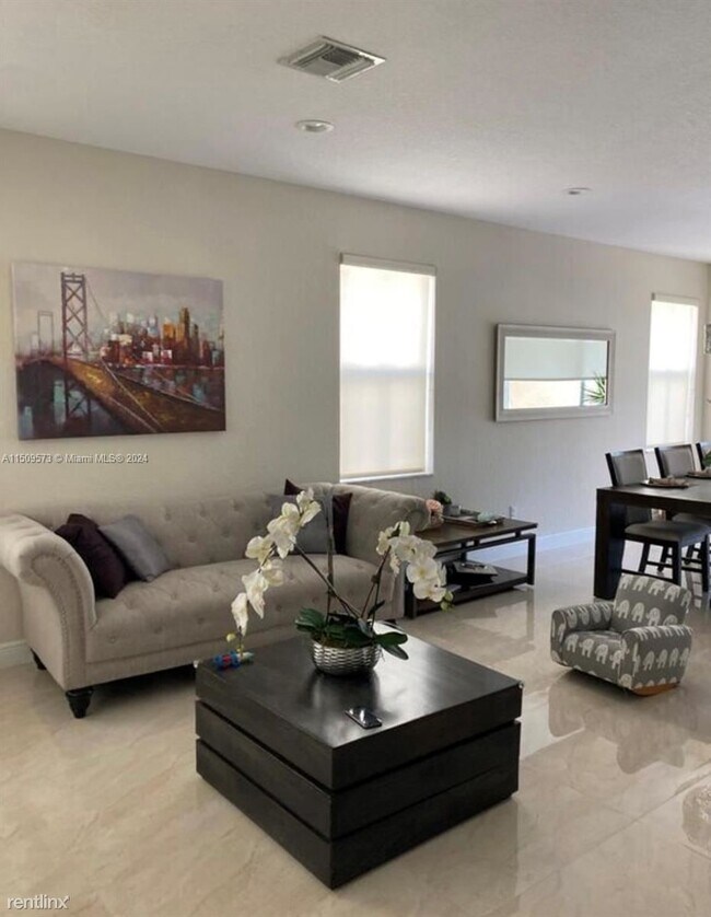 Foto del edificio - 5 br, 2.5 bath House - 16824 SW 49th Ct