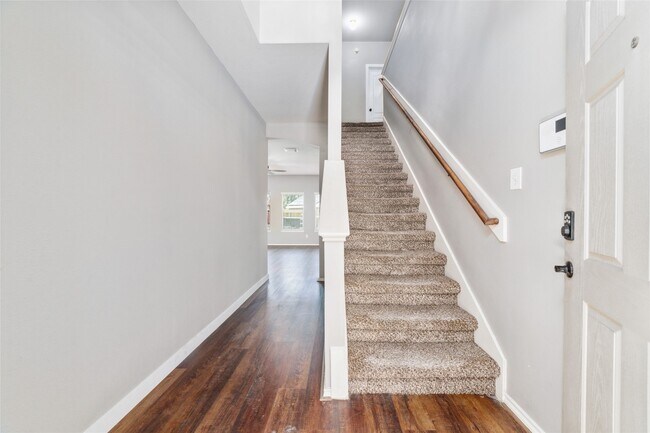 Building Photo - 9823 Lynette Falls Dr