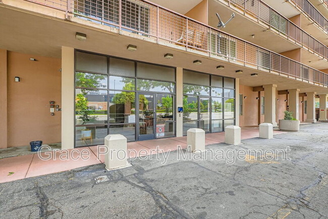 Foto del edificio - 2225 E Buchtel Blvd