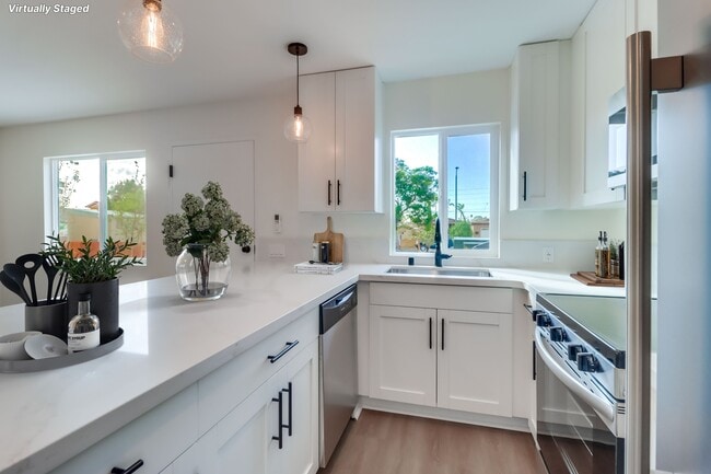 Foto del edificio - 3042-3044 J St