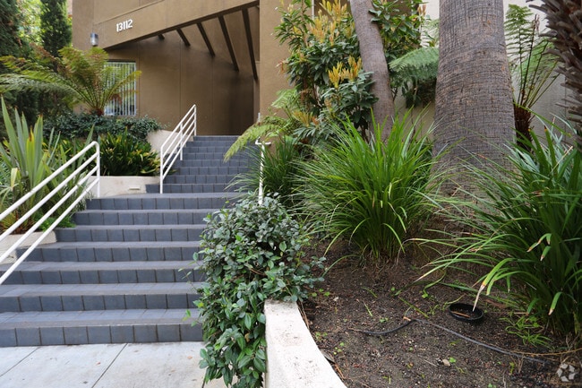 Building Photo - 13112 Valleyheart Dr