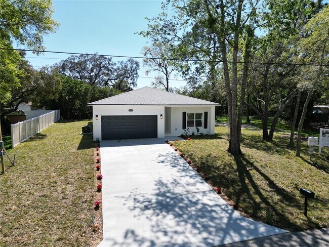 Foto del edificio - 9445 Eldridge Rd