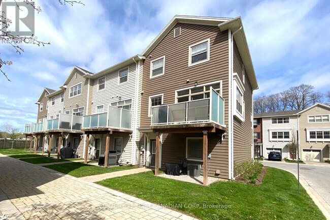 Building Photo - 1040 Coronation Dr