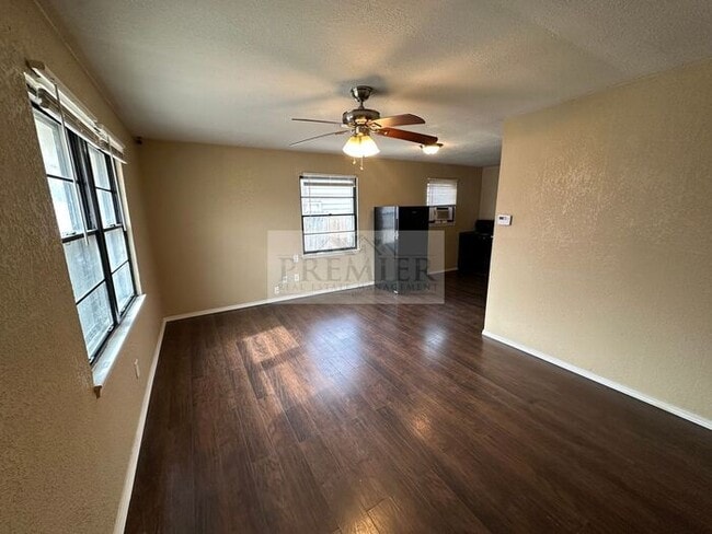 Building Photo - 4818 Woodend Ave