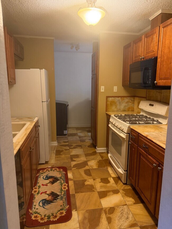 Foto del edificio - 2412 Riverbend Dr