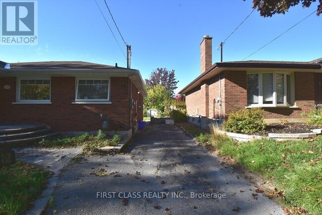 Building Photo - 152 Eastmount St