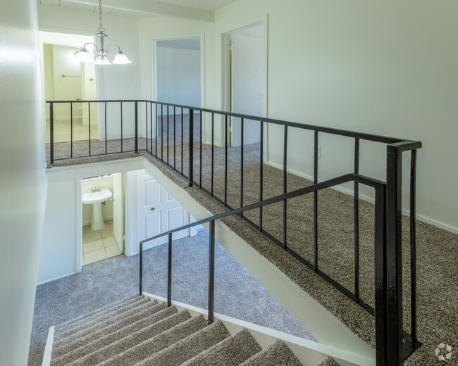 Covington Apartments Rentals in Ypsilanti at 1926 Washtenaw Ave