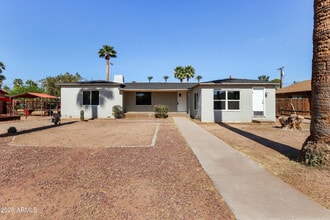 Building Photo - 919 N Gilbert Ave