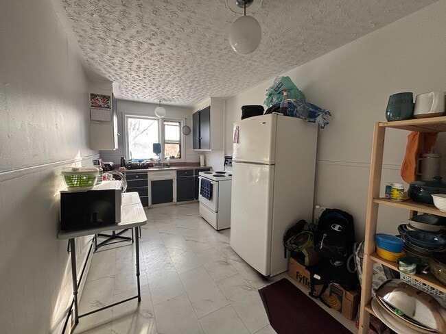 Building Photo - 2 Bedroom Apartment for Rent