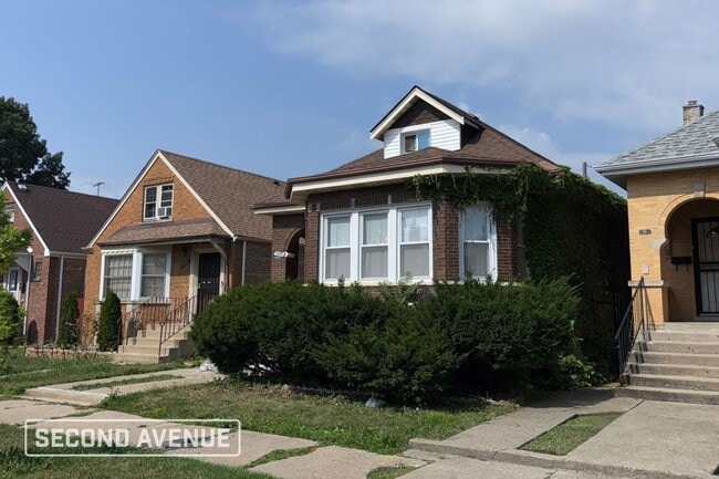 Building Photo - 8446 S Paulina St