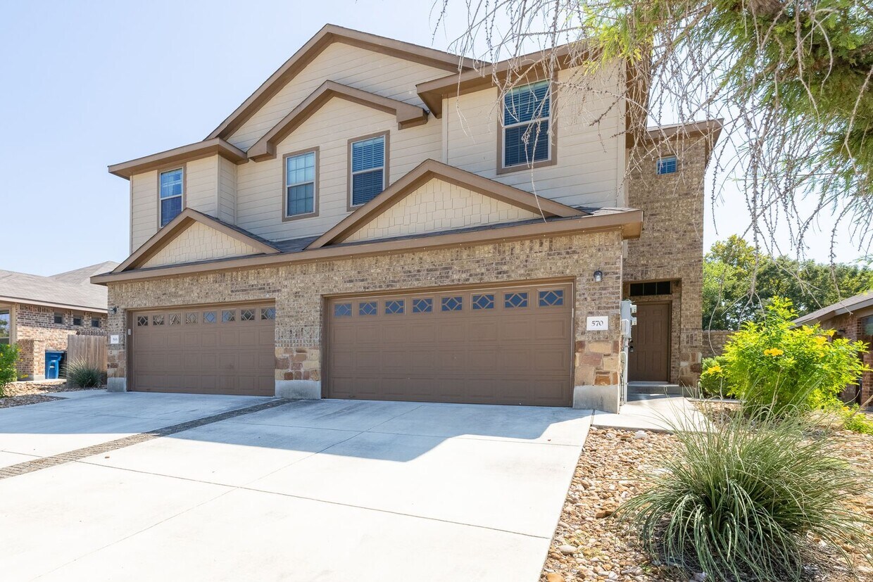 Foto principal - Nice 3 Bedroom Duplex in New Braunfels, TX!