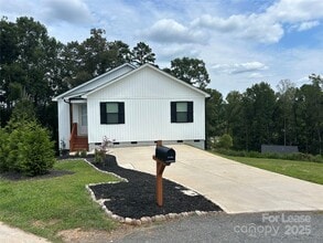 Building Photo - 106 Snyder Ct NE