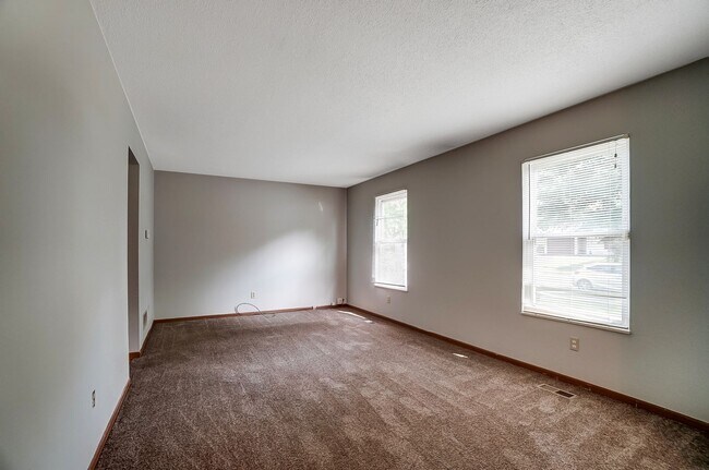 Building Photo - 3540 Willow Run Dr