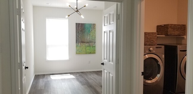 Foto del edificio - 6213 Albany Sleigh Dr