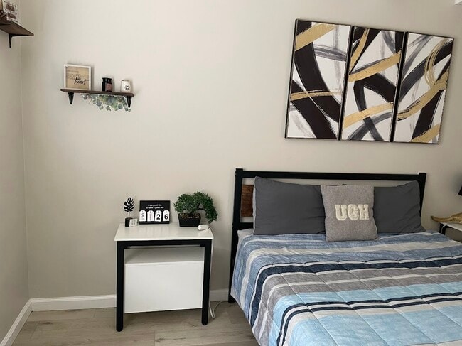 Foto del edificio - 915 N Holly St