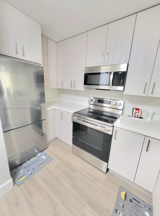 Foto del edificio - 15495 N Miami Lakeway