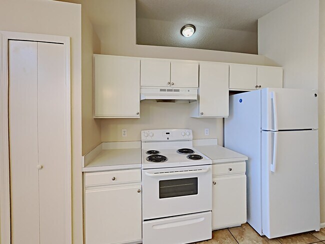 Building Photo - 7226 Edgewater Shores Ct