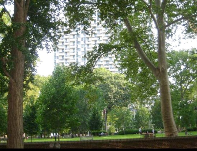 Building Photo - 604 S Washington Sq