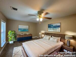 Foto del edificio - 243 Storeywood Dr