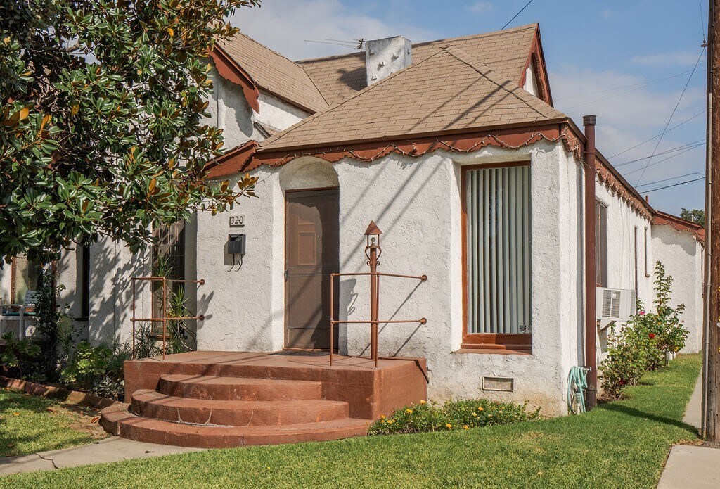 Primary Photo - 320 N Glendora Ave