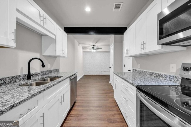 Building Photo - 86 S Forest Ave