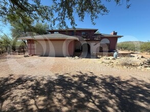 Building Photo - 5081 N Bear Canyon Rd