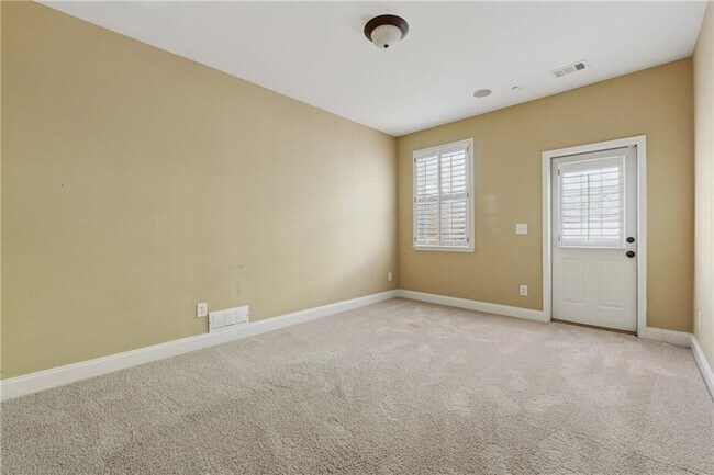 Foto del edificio - 6153 Indian Wood Cir