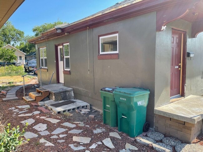 Building Photo - 2135 Eberlein Ave