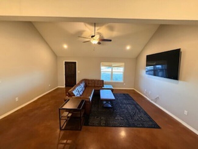 Foto del edificio - March availability!  3/2/2