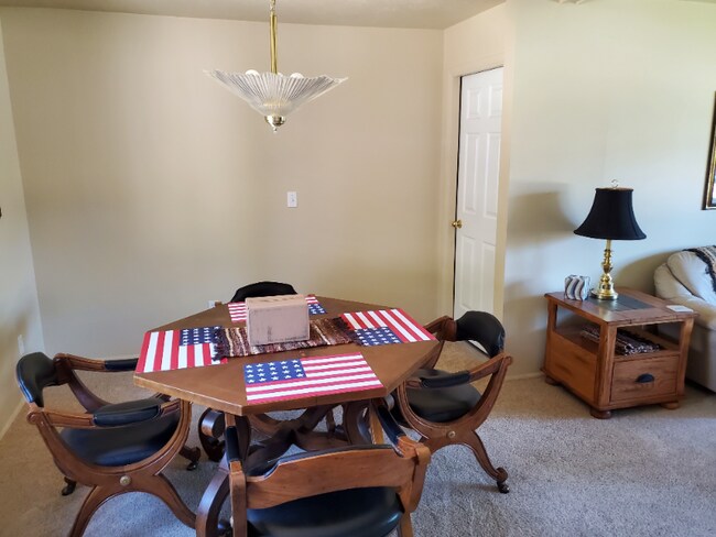 Foto del edificio - 2404 N Weaver Cir