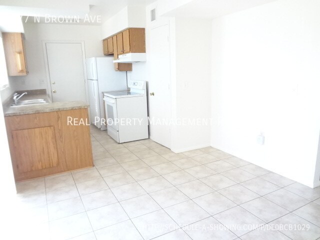 Building Photo - Super Clean 2BR Townhome!