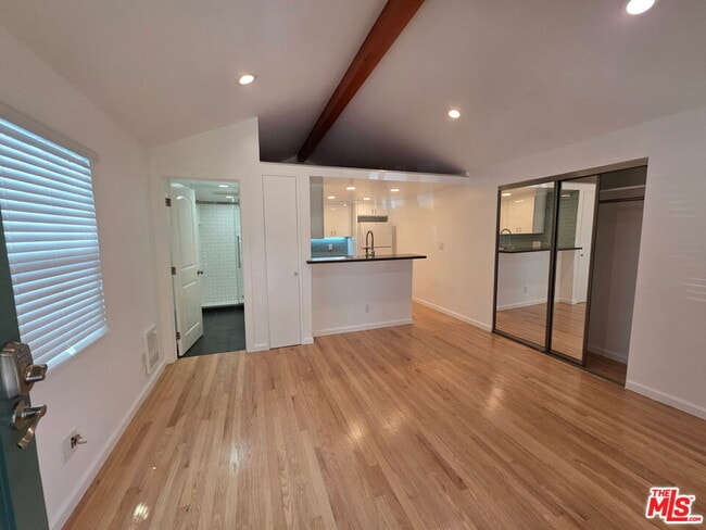 Building Photo - 311 N Venice Blvd