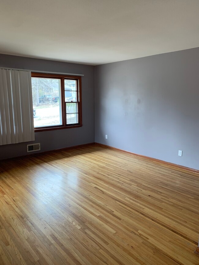 Foto del edificio - 2237 Hampshire Ave S