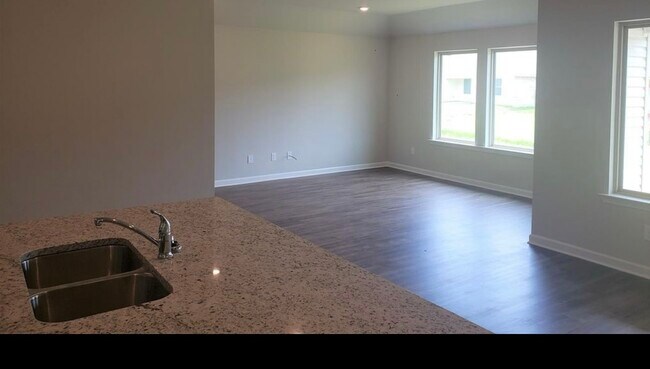 Foto del edificio - 28425 Evangeline Ln